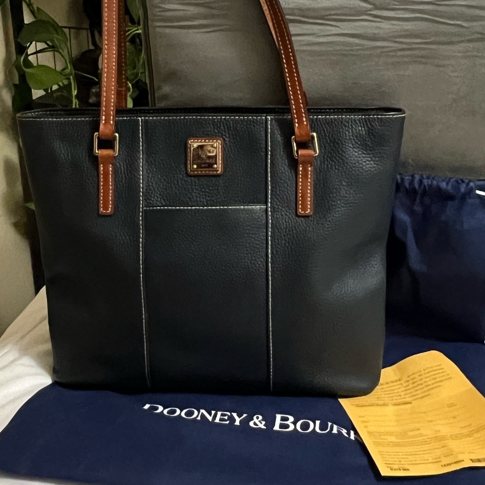 Dooney & Bourke Navy &Tan Pebbled Leather Lexington /Dust Bag /Original Reg.incl - Picture 7 of 16